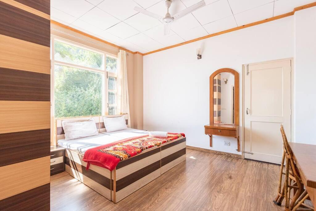 Kasauli Edge Apt With Balcony Exteriör bild